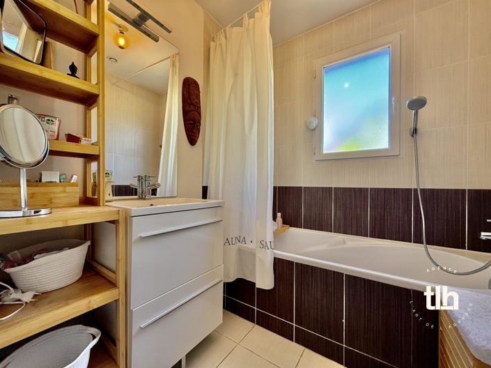 Image No.12-5 Bed House for sale