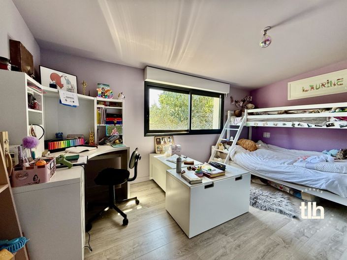 Image No.16-5 Bed House for sale