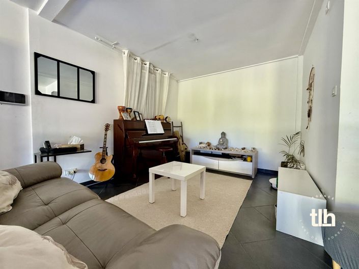 Image No.8-5 Bed House for sale