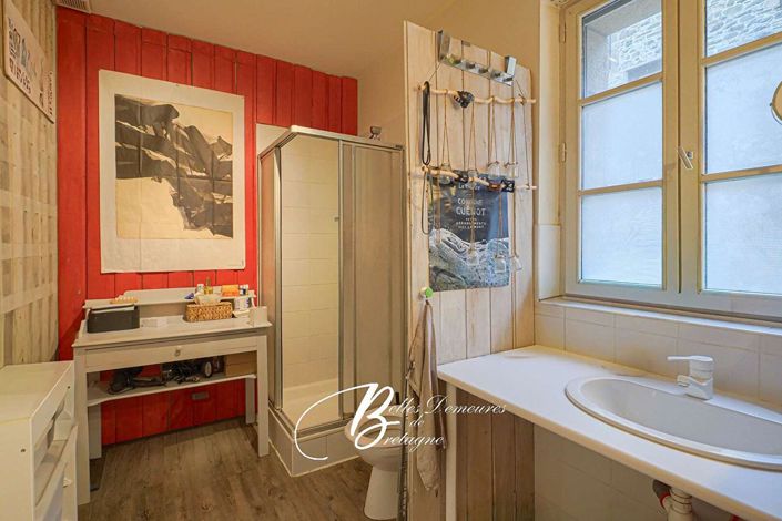 Image No.8-7 Bed House for sale