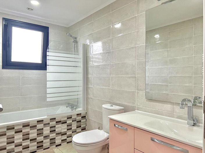 Image No.10-5 Bed House for sale