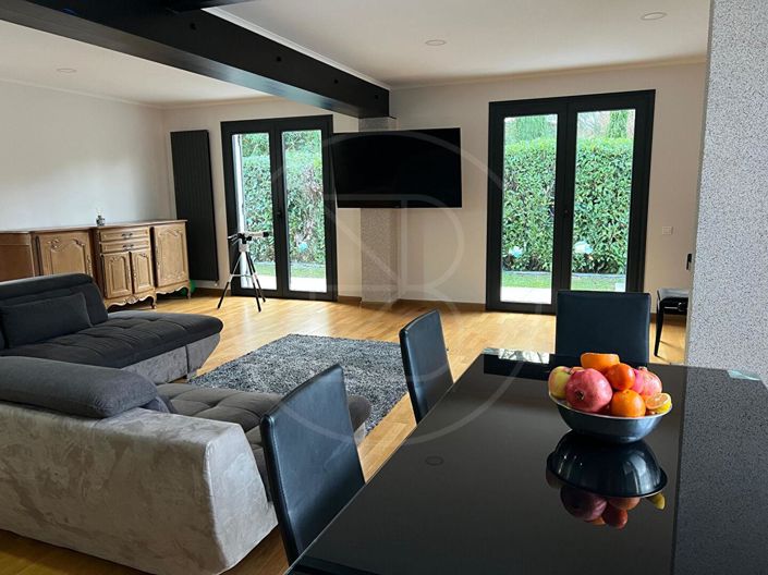 Image No.6-5 Bed House for sale