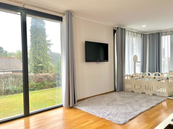 Image No.8-5 Bed House for sale