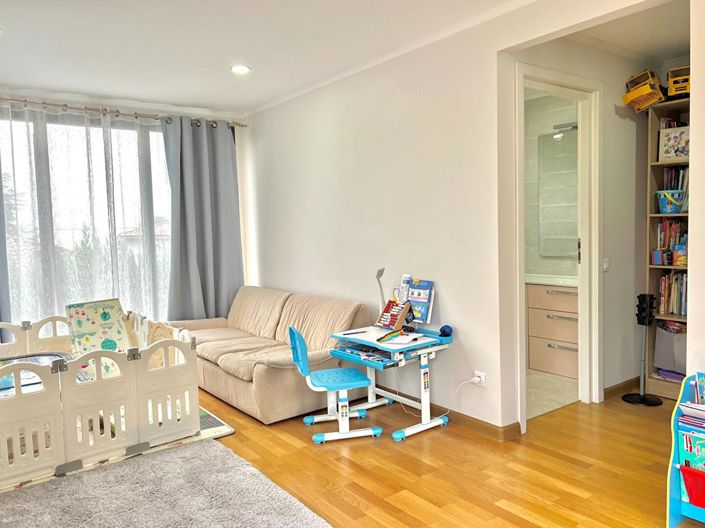 Image No.9-5 Bed House for sale