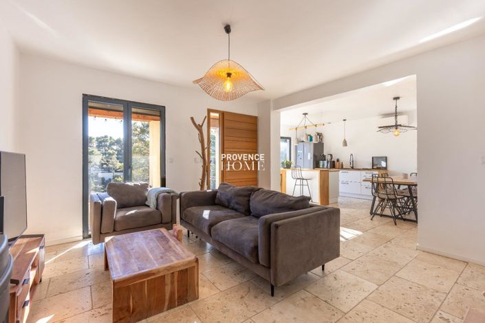 Image No.11-3 Bed House for sale