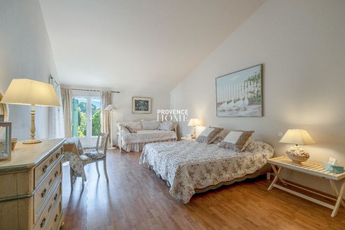 Image No.15-6 Bed House for sale