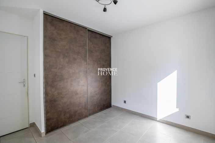 Image No.10-3 Bed House for sale