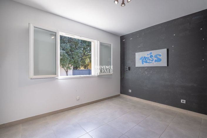 Image No.12-3 Bed House for sale