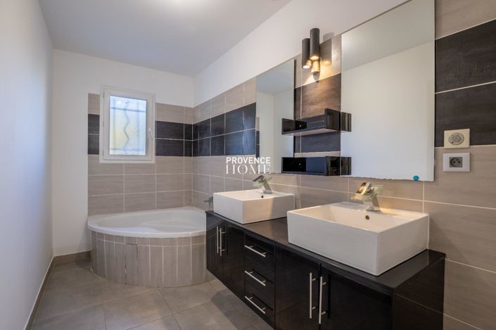 Image No.9-3 Bed House for sale