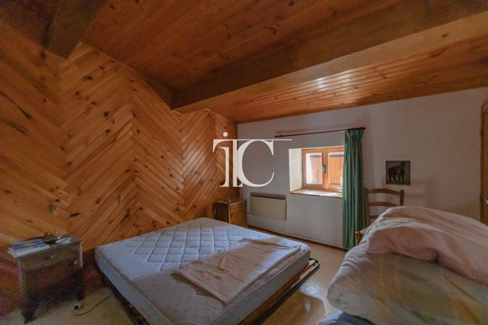 Image No.9-4 Bed House for sale