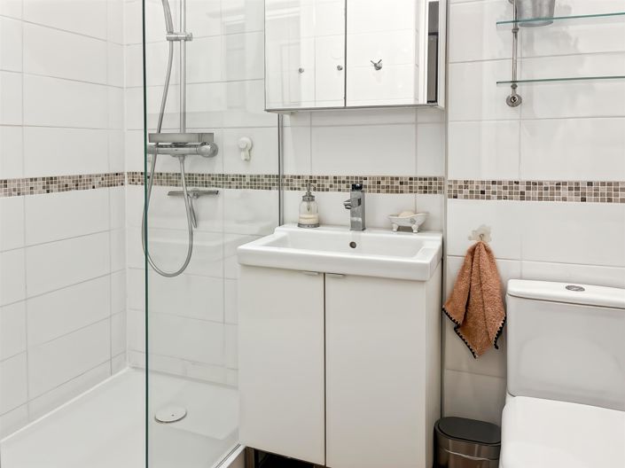 Image No.17-4 Bed House for sale