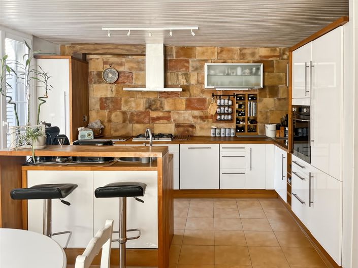 Image No.2-4 Bed House for sale