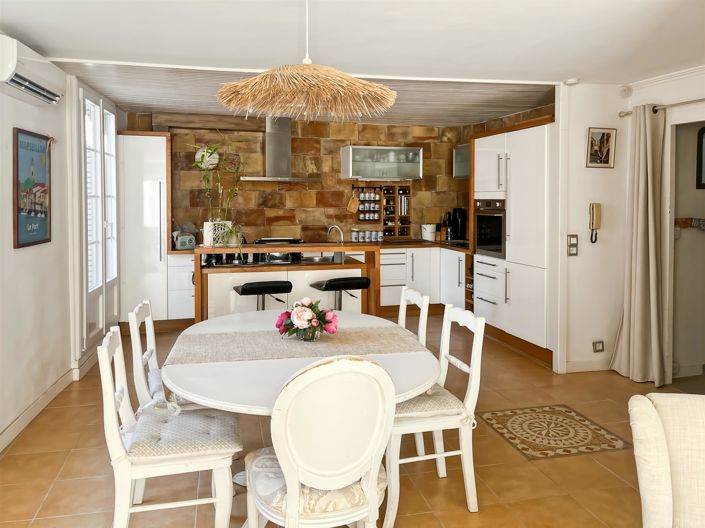 Image No.3-4 Bed House for sale