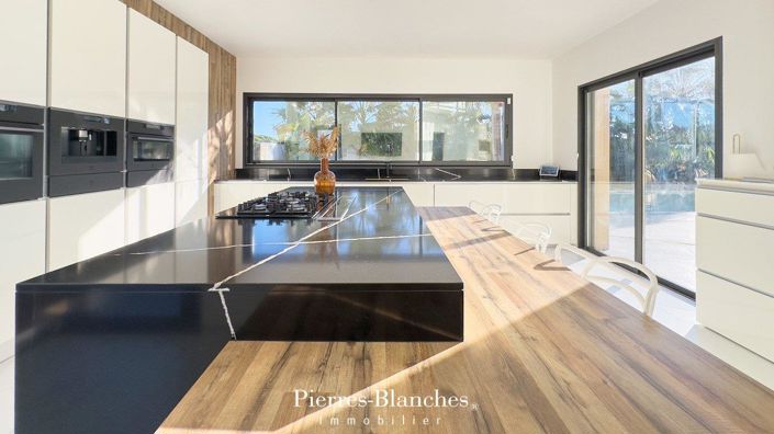 Image No.6-4 Bed House for sale