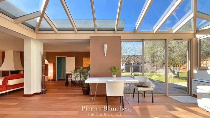 Image No.4-6 Bed House for sale