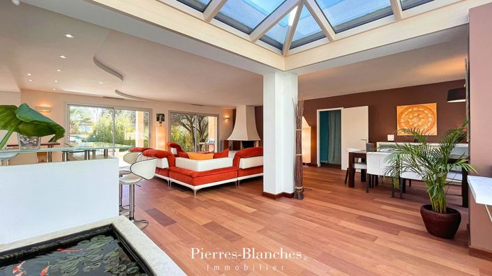 Image No.5-6 Bed House for sale