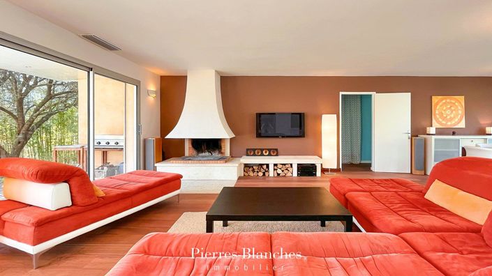 Image No.6-6 Bed House for sale