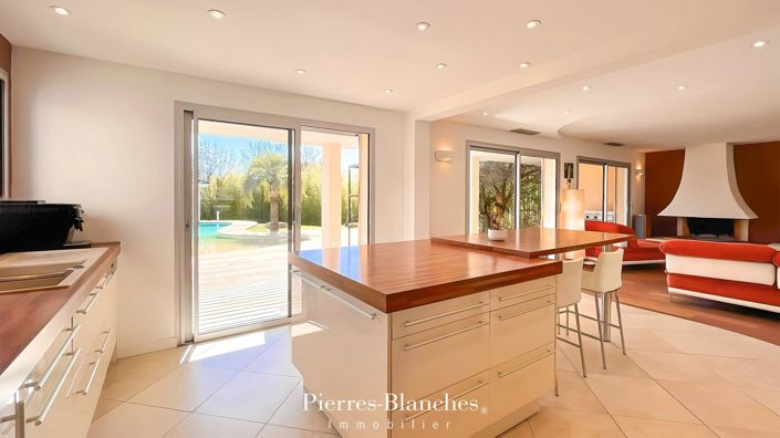 Image No.7-6 Bed House for sale