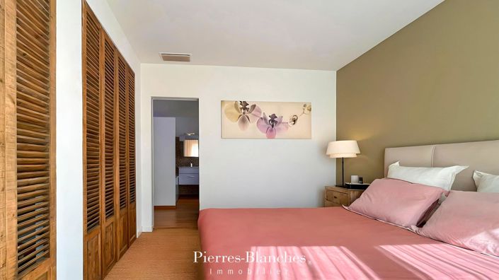 Image No.8-6 Bed House for sale