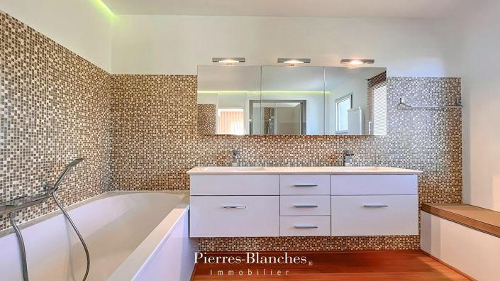 Image No.9-6 Bed House for sale