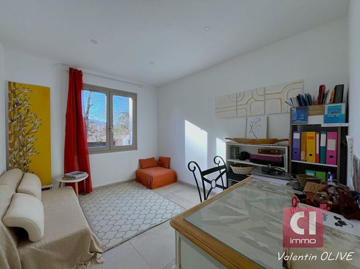 Image No.6-3 Bed House for sale