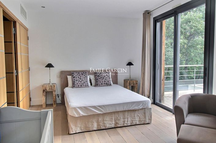 Image No.8-6 Bed House for sale