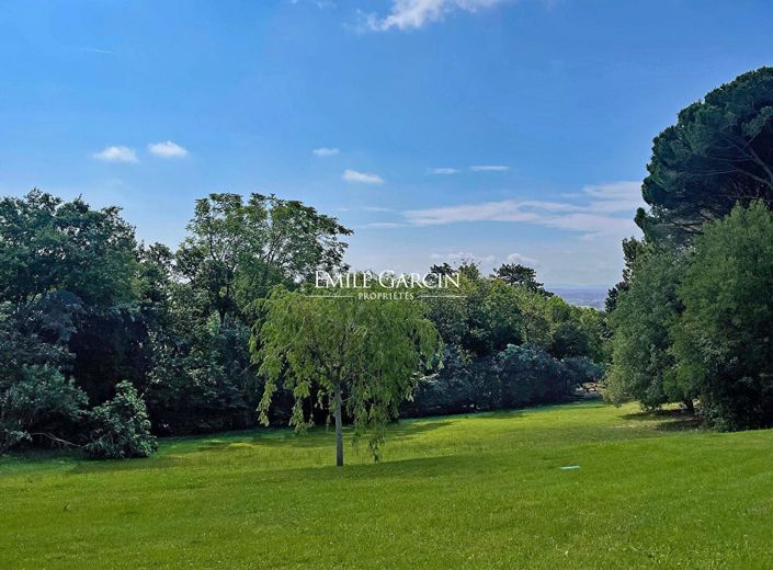 Image No.9-6 Bed House for sale