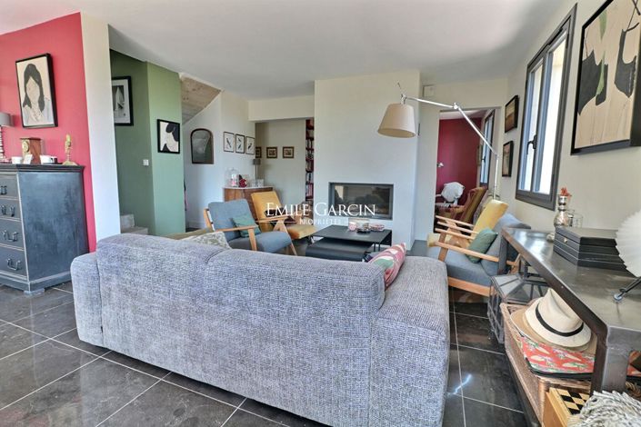 Image No.2-5 Bed Property for sale