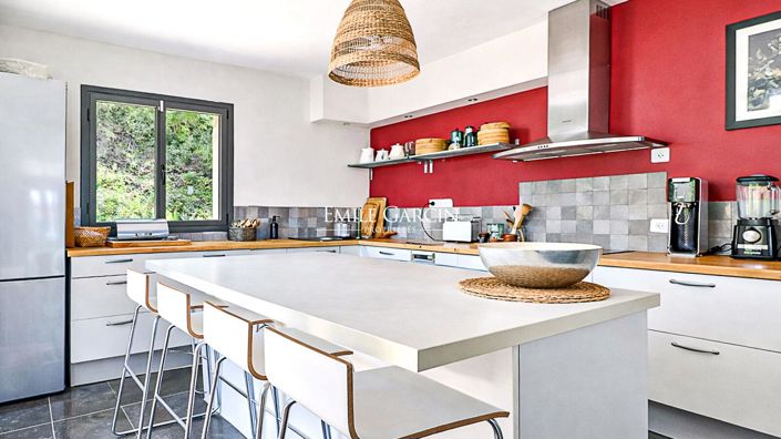 Image No.5-5 Bed Property for sale