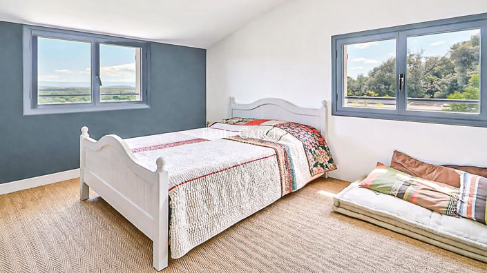 Image No.7-5 Bed Property for sale