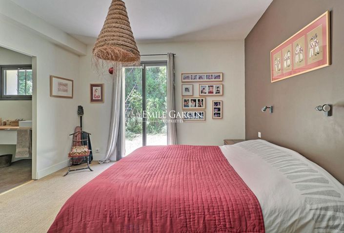 Image No.8-5 Bed Property for sale