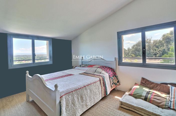 Image No.9-5 Bed Property for sale