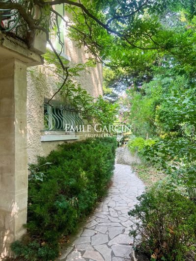 Image No.5-7 Bed Property for sale