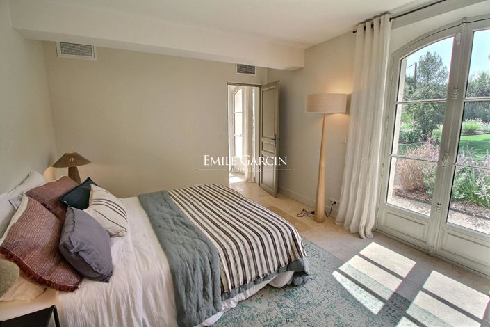 Image No.11-6 Bed House for sale