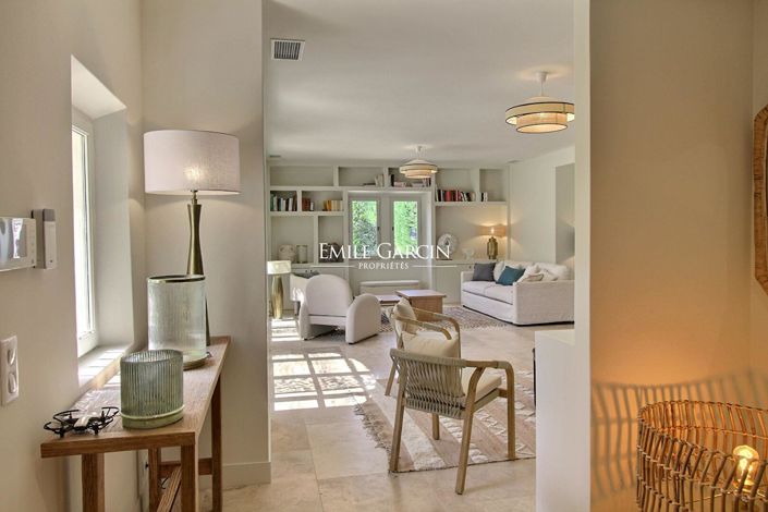 Image No.7-6 Bed House for sale