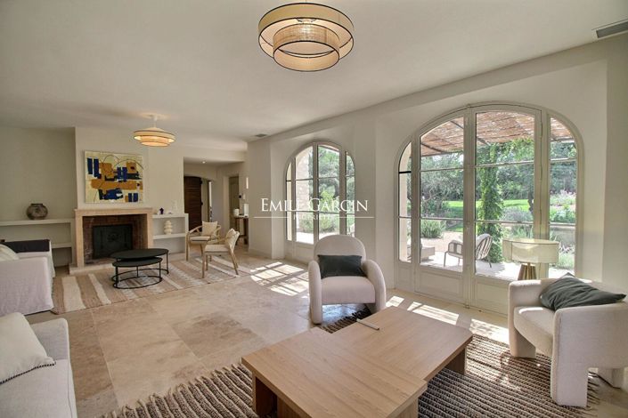 Image No.8-6 Bed House for sale