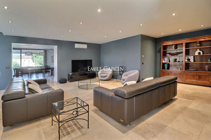 Image No.5-5 Bed House for sale