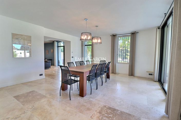 Image No.6-5 Bed House for sale