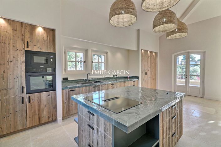 Image No.2-5 Bed House for sale