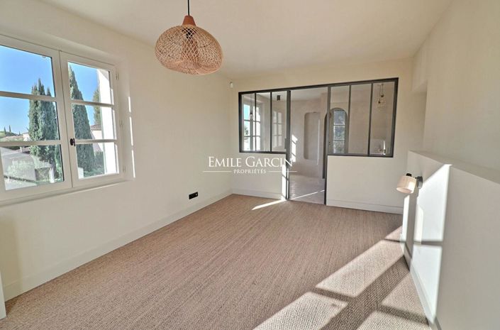 Image No.4-5 Bed House for sale