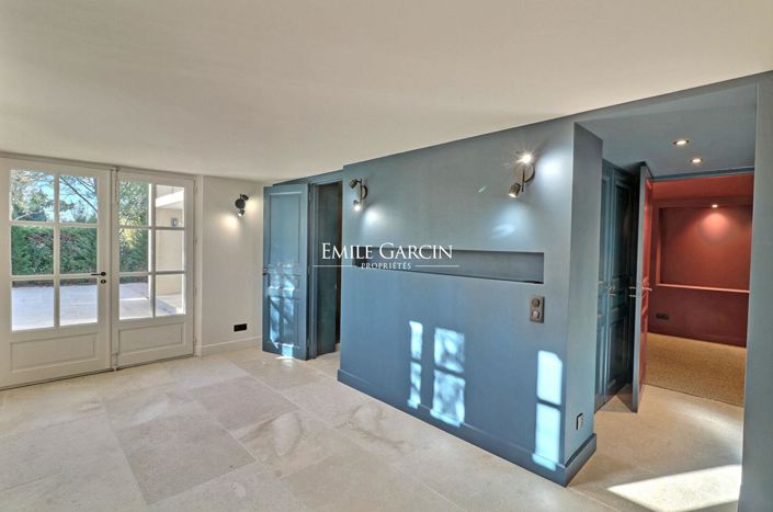 Image No.6-5 Bed House for sale