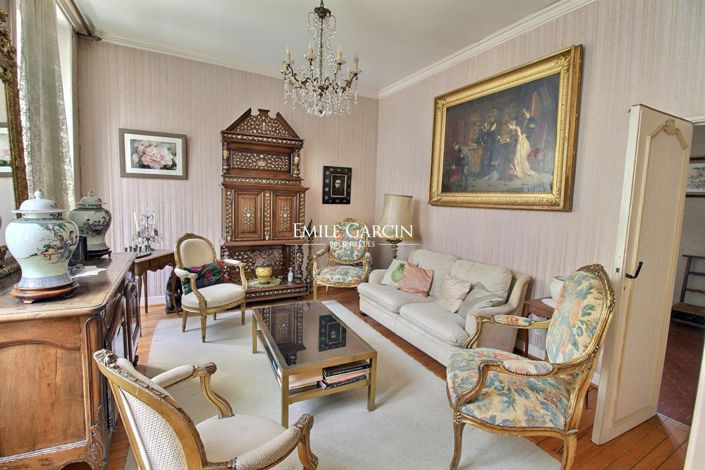 Image No.2-8 Bed House for sale