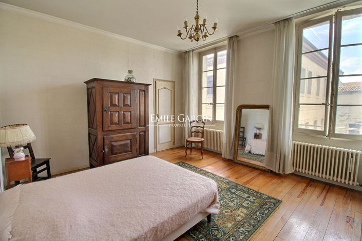 Image No.5-8 Bed House for sale