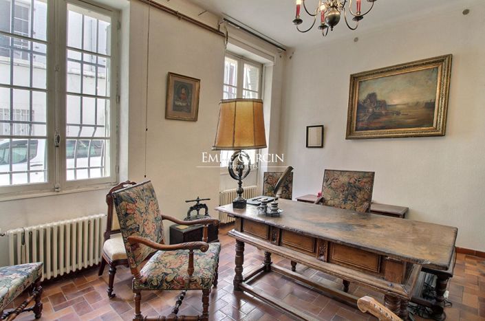 Image No.7-8 Bed House for sale