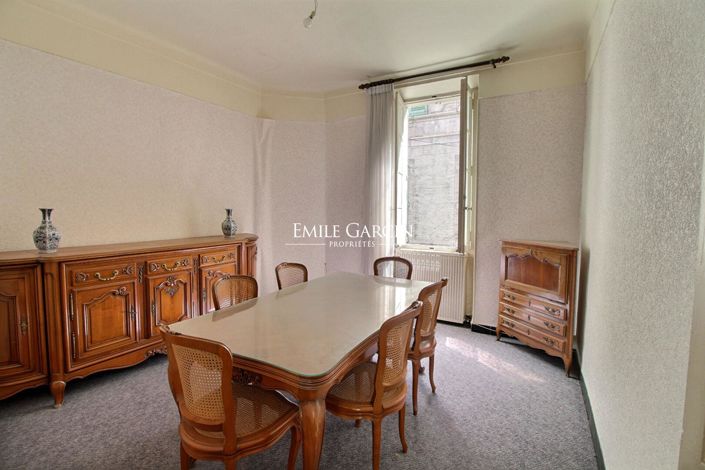 Image No.8-8 Bed House for sale