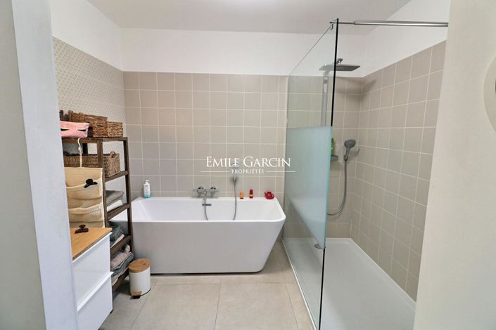 Image No.10-3 Bed House for sale