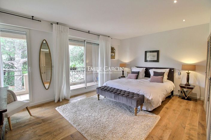 Image No.9-12 Bed House for sale