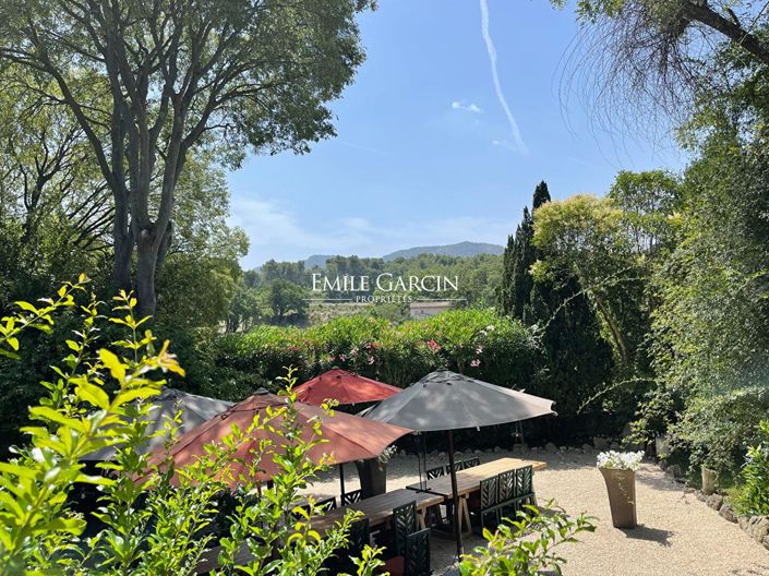 Image No.12-8 Bed Property for sale