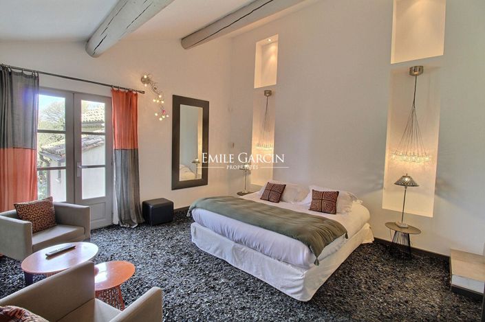 Image No.8-8 Bed Property for sale