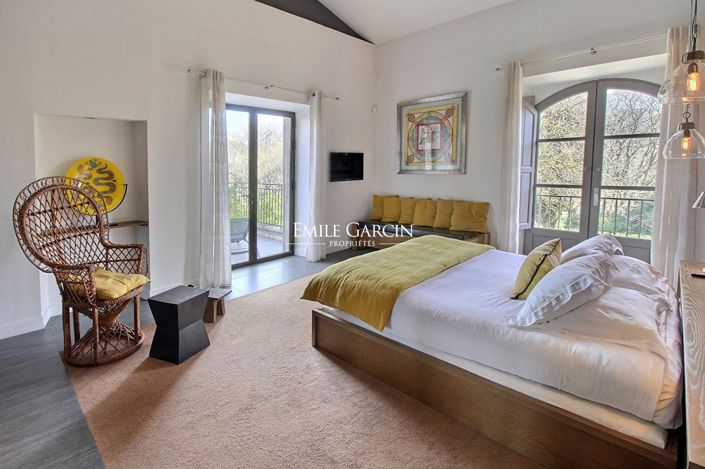 Image No.9-8 Bed Property for sale